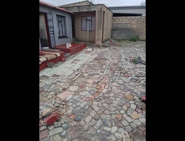 8 BEDROOM HOUSE FOR SALE IN TEMBISA